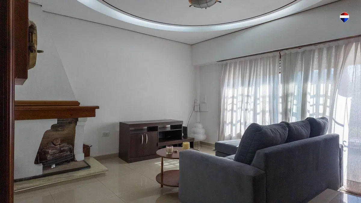 VENTA CASA 4 AMB CON COCHERA, PATIO Y QUINCHO 2