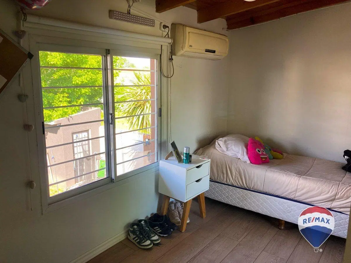 CASA 4 AMBIENTES EN VENTA EN LA UNION CON PILETA 2