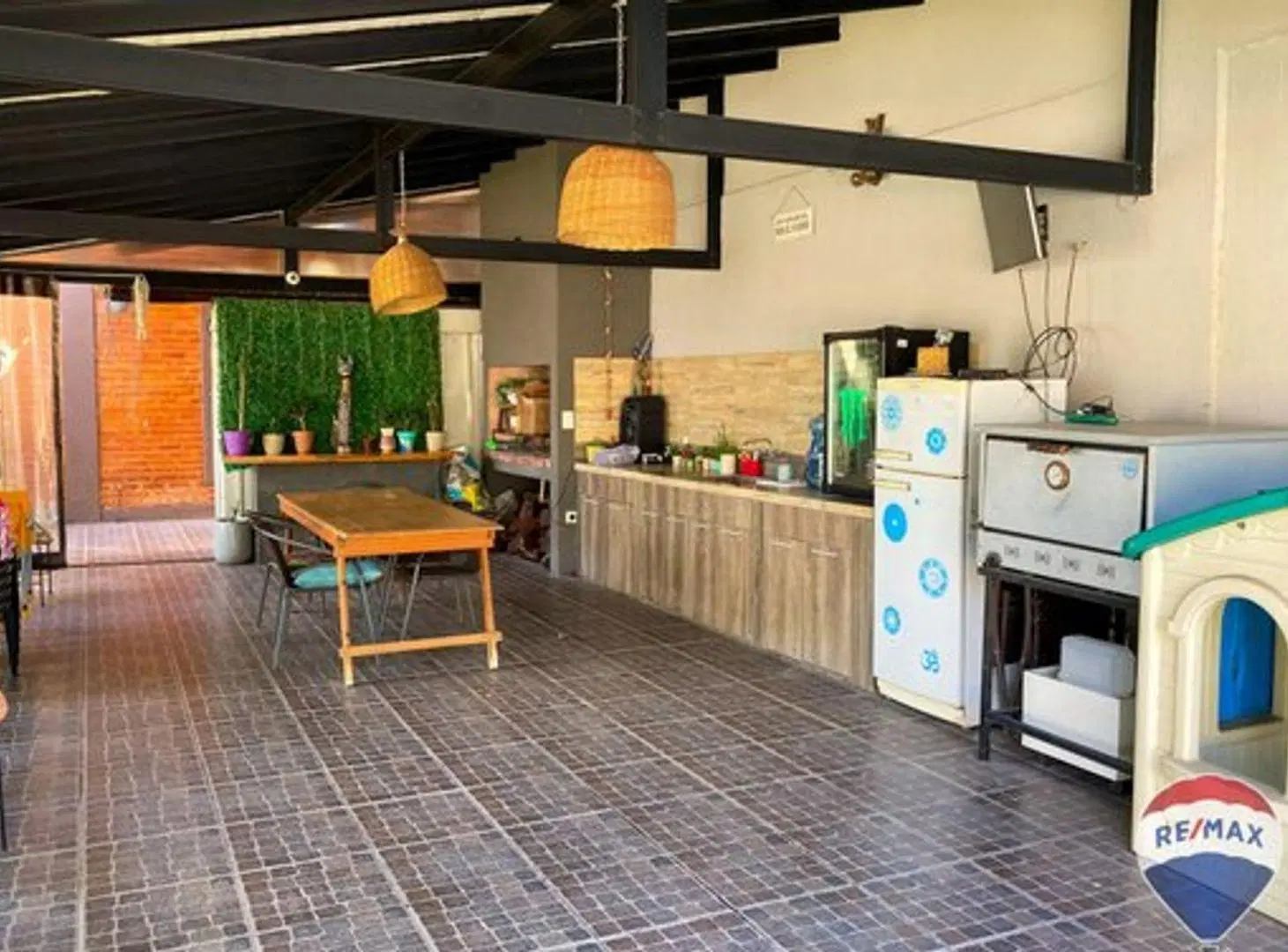 CASA 4 AMBIENTES EN VENTA EN LA UNION CON PILETA 8