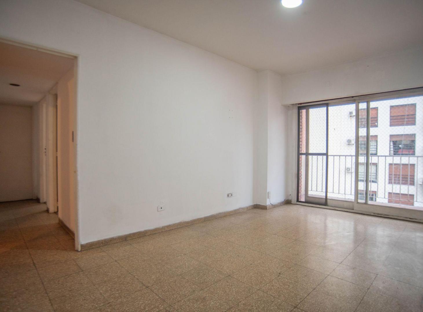 Foto de VENTA DEPTO 3 AMB EN AVELLANEDA CENTRO C/BALCÓN, imagen 2