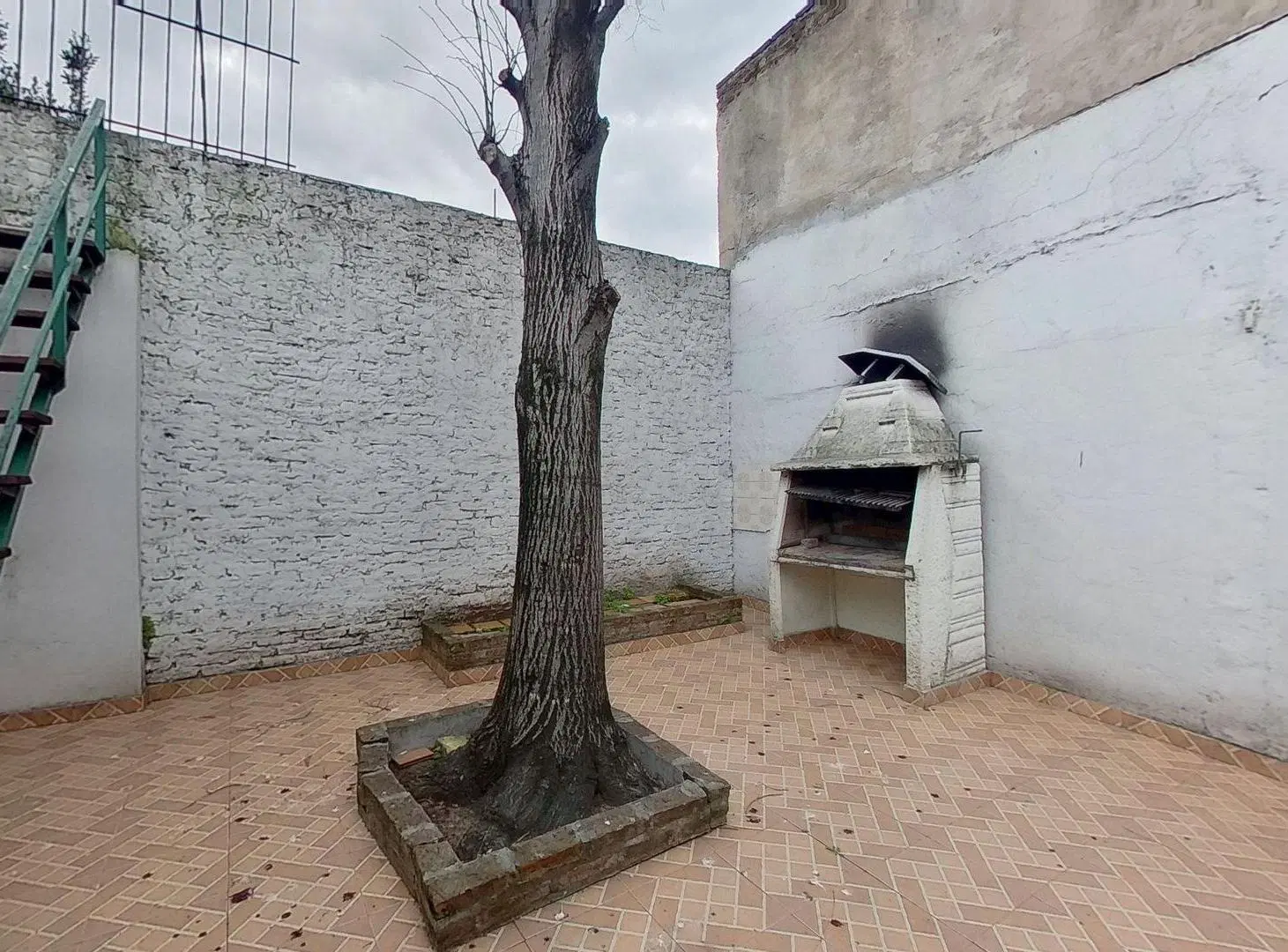 CASA 4 AMBIENTES EN VENTA EN VALENTIN ALSINA PATIO 8