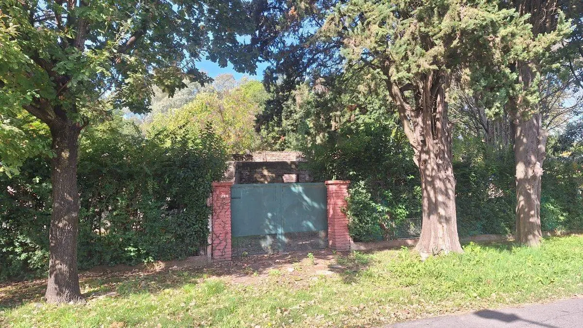 AMPLIO LOTE DE 1900 m2 EN VENTA, SOURIGUES 5