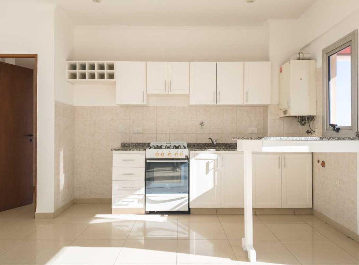 Foto de VENTA DEPARTAMENTO 2 AMB QUILMES CENTRO COCHERA, imagen 2