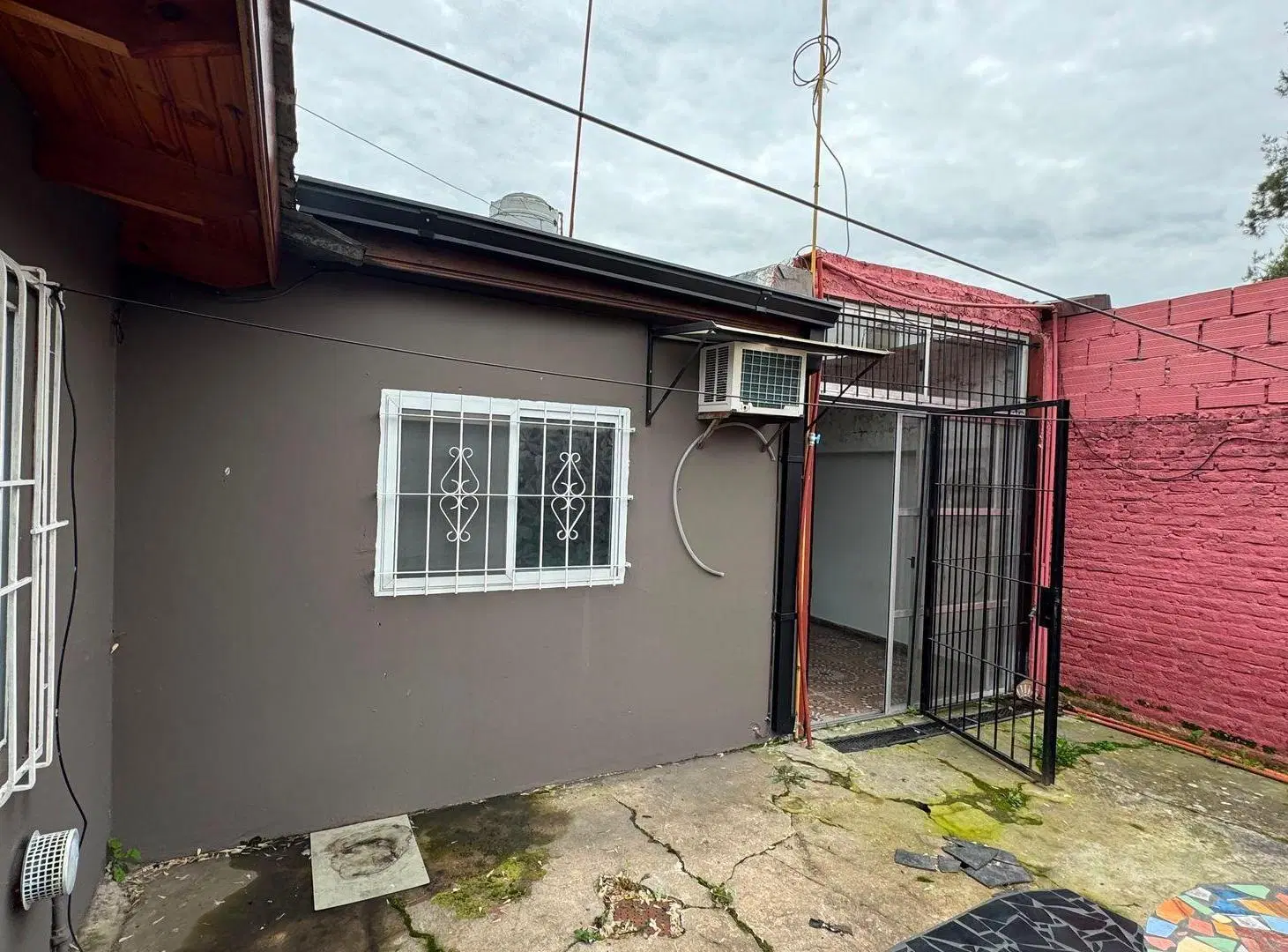 CASA 4 AMB EN VENTA CON PARQUE BERAZATEGUI 5