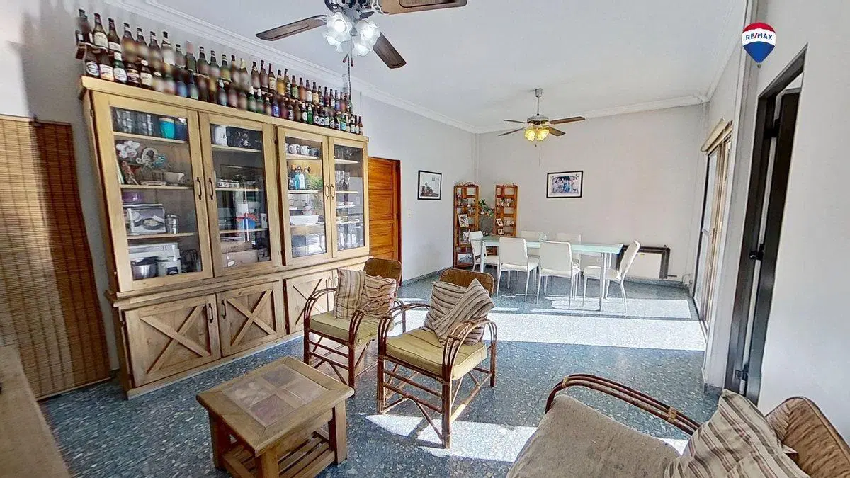 CASA 5 AMB VENTA QUILMES OESTE CON QUINCHO Y COCH 4
