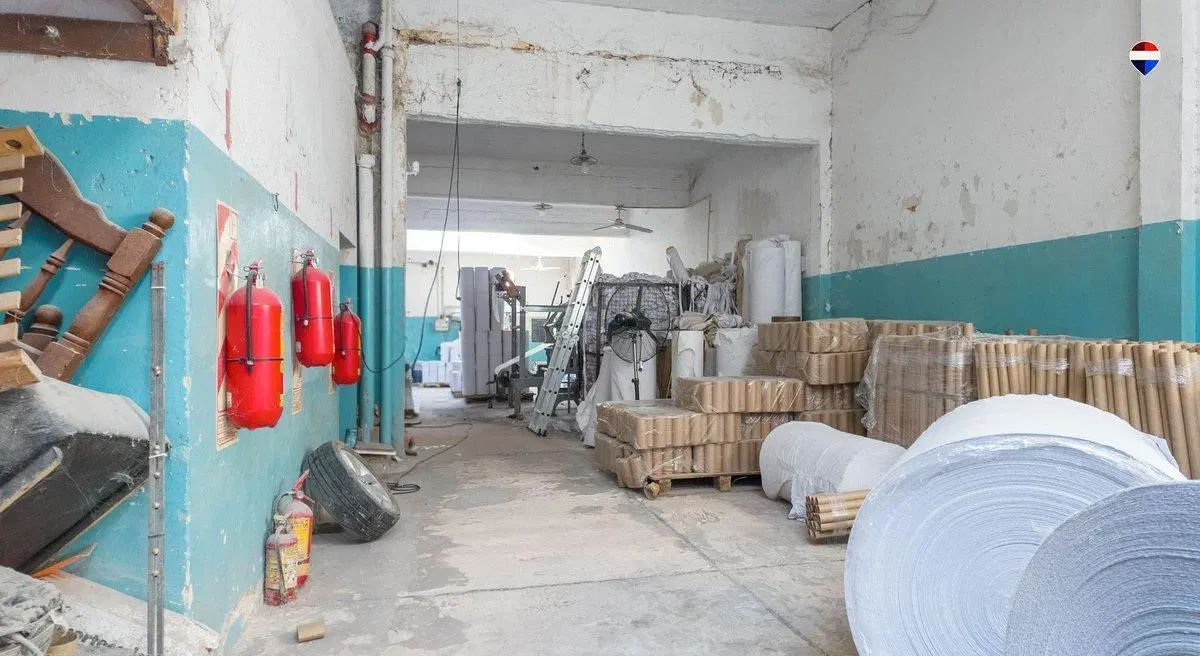 2 Galpones en Venta en Villa Dominico c vivienda 2