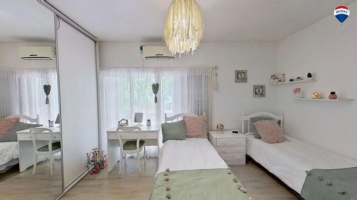 Casa 5 ambientes en venta en Banfield con pileta 3
