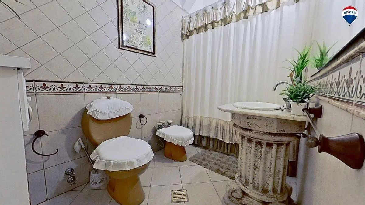 Casa 5 ambientes en venta en Banfield con pileta 5