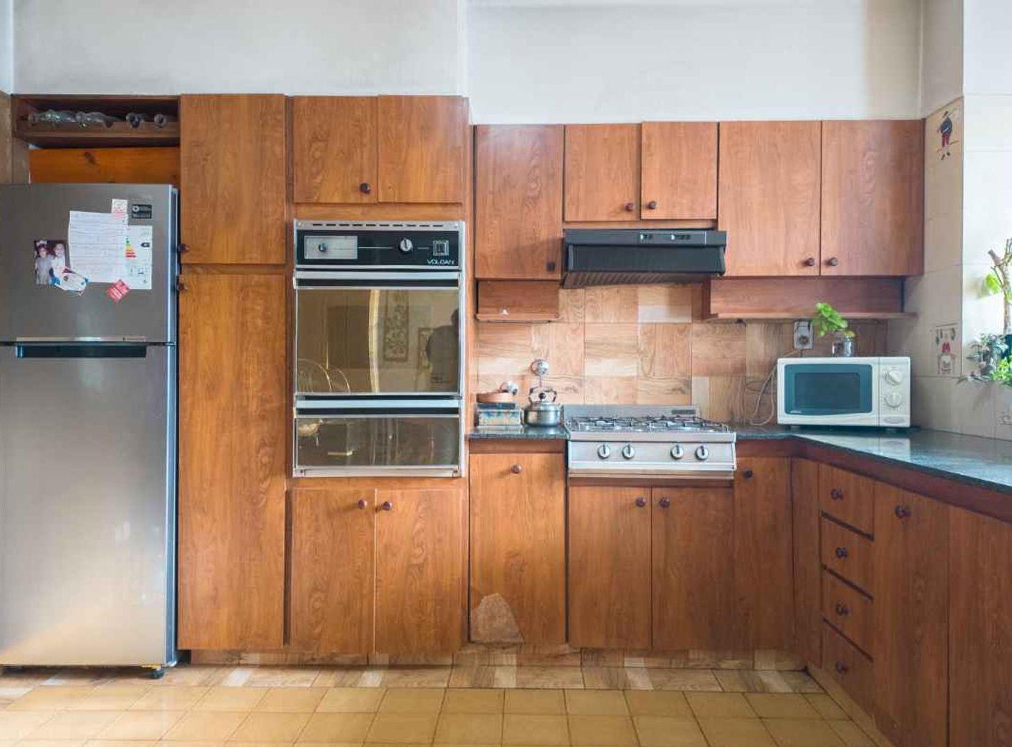 Foto de CASA 6 AMB CON COCHERA Y PARQUE EN VENTA, QUILMES, imagen 1