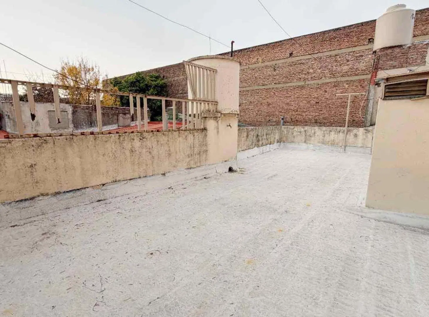 VENTA CASA 3 AMB + LOCAL AVELLANEDA 5