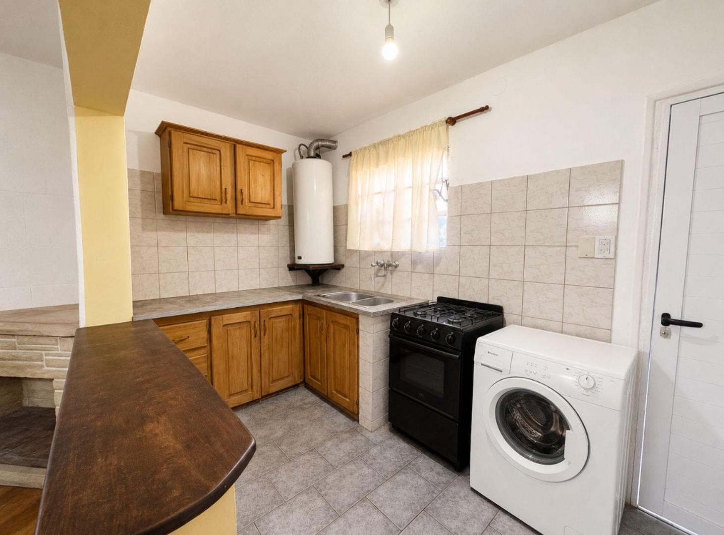 Foto de CASA 4 AMBIENTES VENTA LUIS GUILLON CON LOCAL, imagen 4