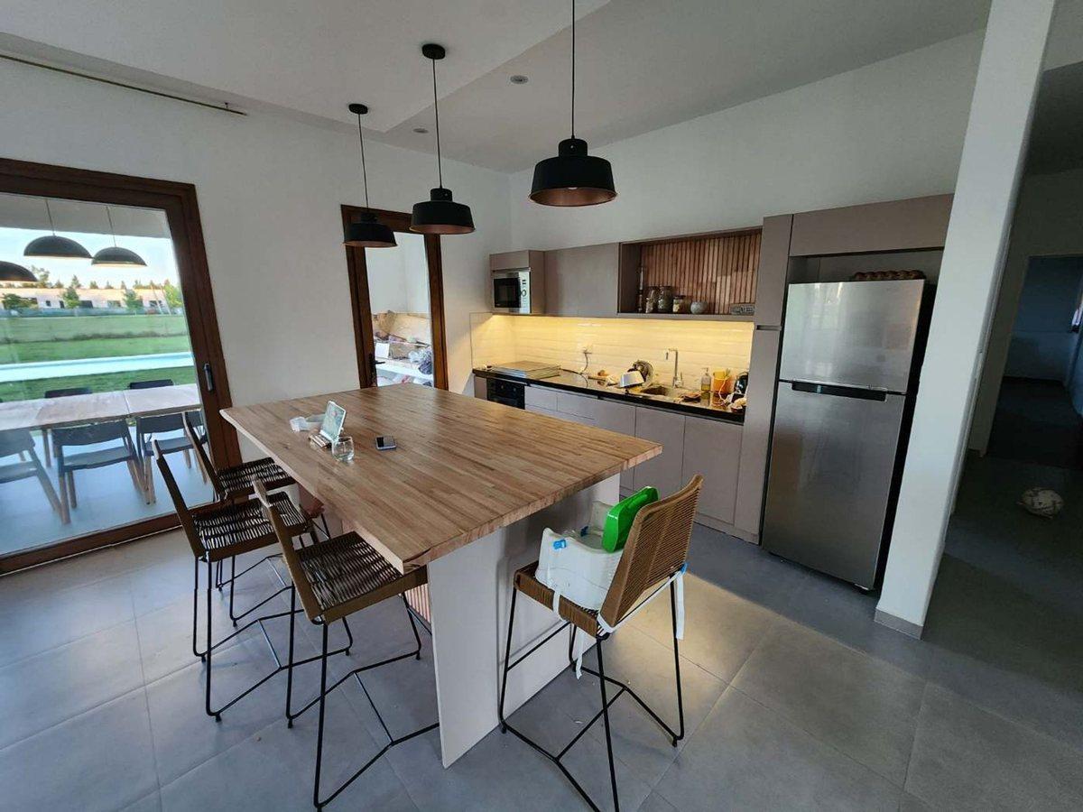 Foto de Casa 4 ambientes en Venta Campos de Roca II, imagen 2