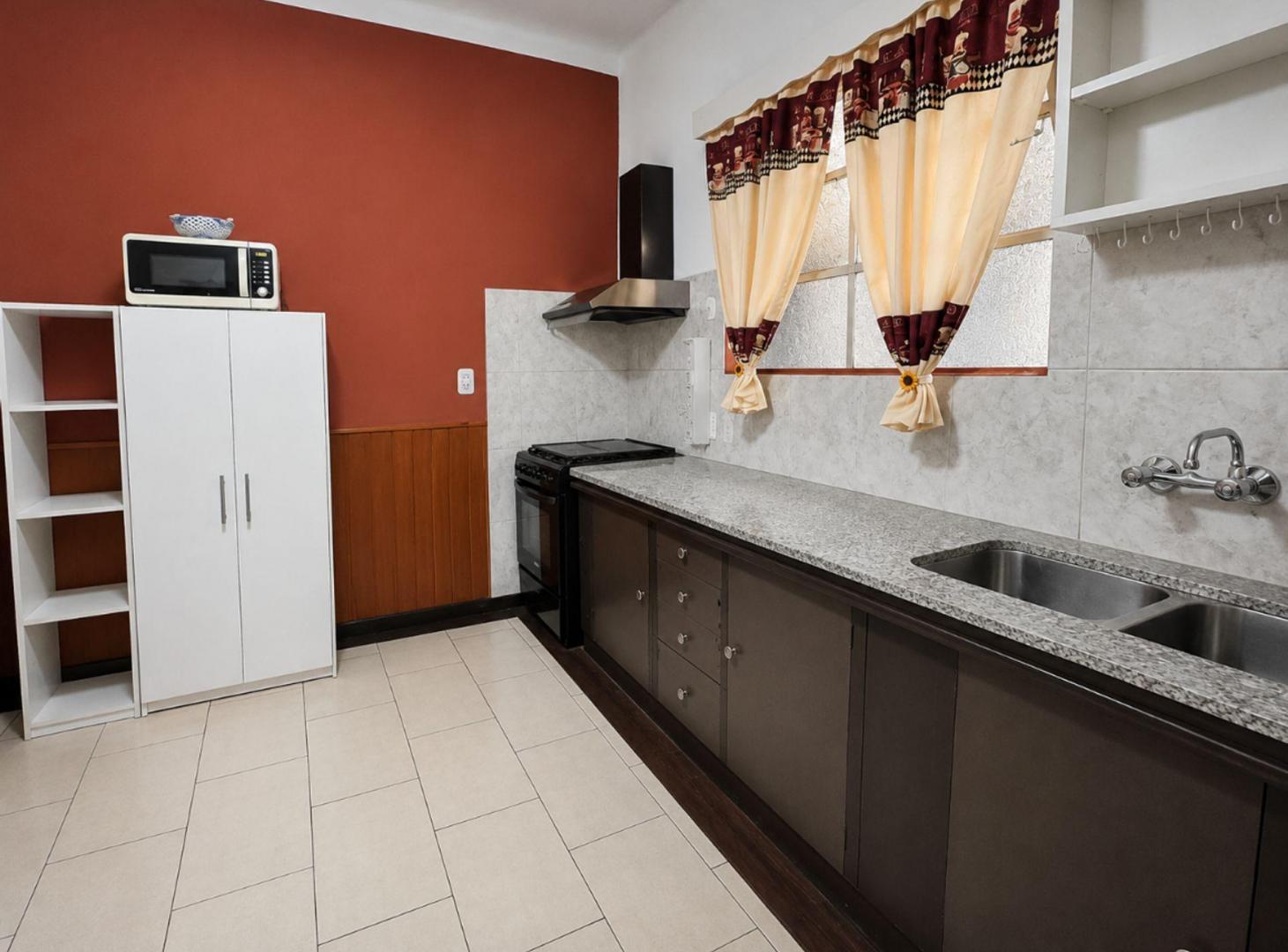 Foto de VENTA CASA 3 AMB CON PATIO Y DEPTO WILDE, imagen 3