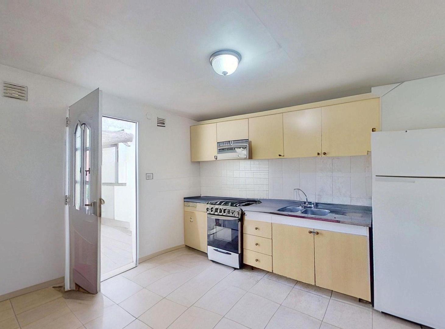 Foto de VENTA DE DEPTOS EN BLOCK CON GALPON, imagen 2