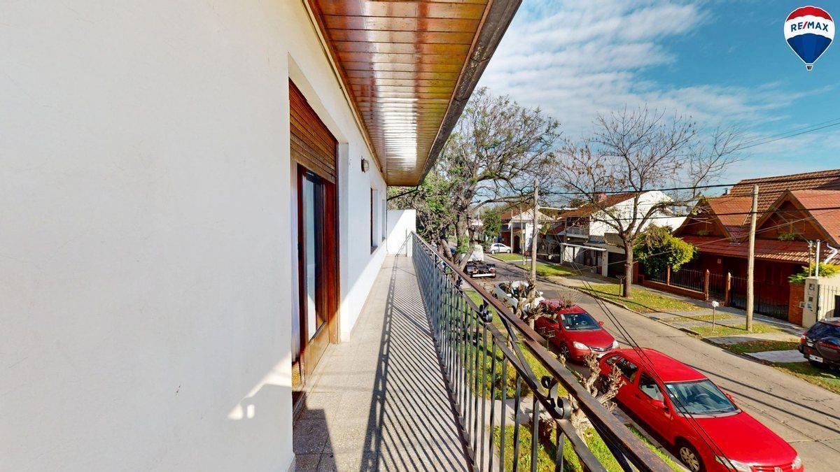 Foto de VENTA CASA 8 AMB EN BURZACO, imagen 2