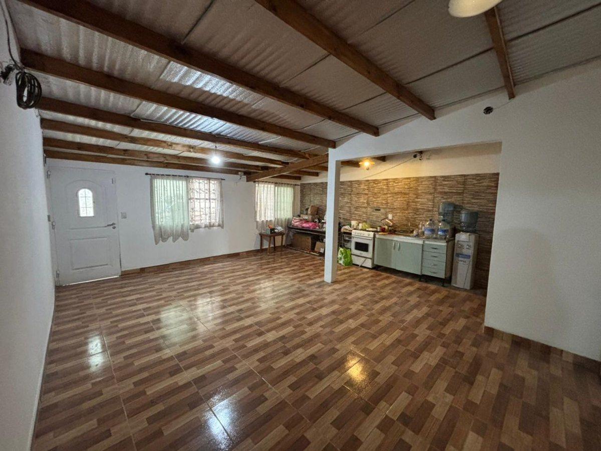 Foto de VENTA DE CASA 4 AMB CON LOCAL-COCHERA EN ALT BROWN, imagen 2