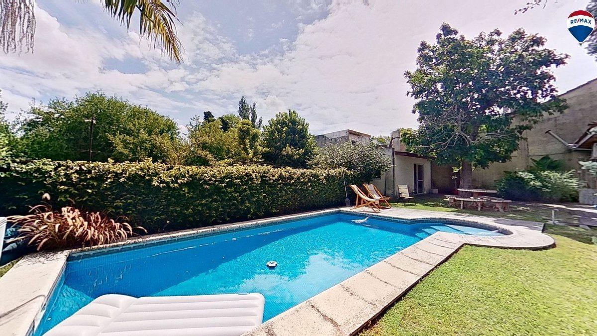 Foto de VENTA CASAS FCIO VARELA CENTRO CON PILETA, imagen 2