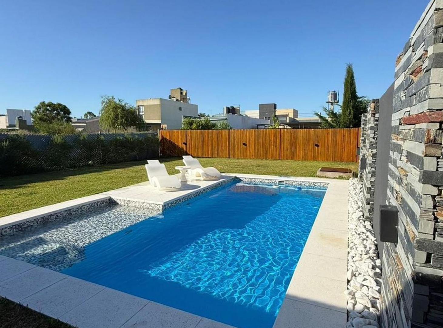 Foto de CASA 2 AMB VENTA BARRIO LA HERMOSURA, LA PLATA, imagen 2