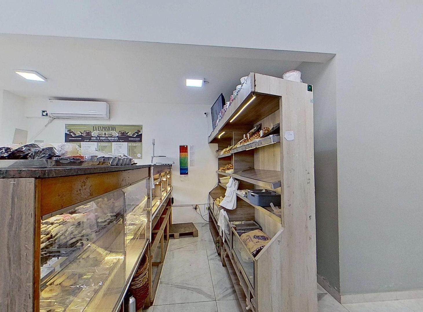 Foto de AMPLIO LOCAL CON DOBLE ALTURA EN VENTA, AVELLANEDA, imagen 3
