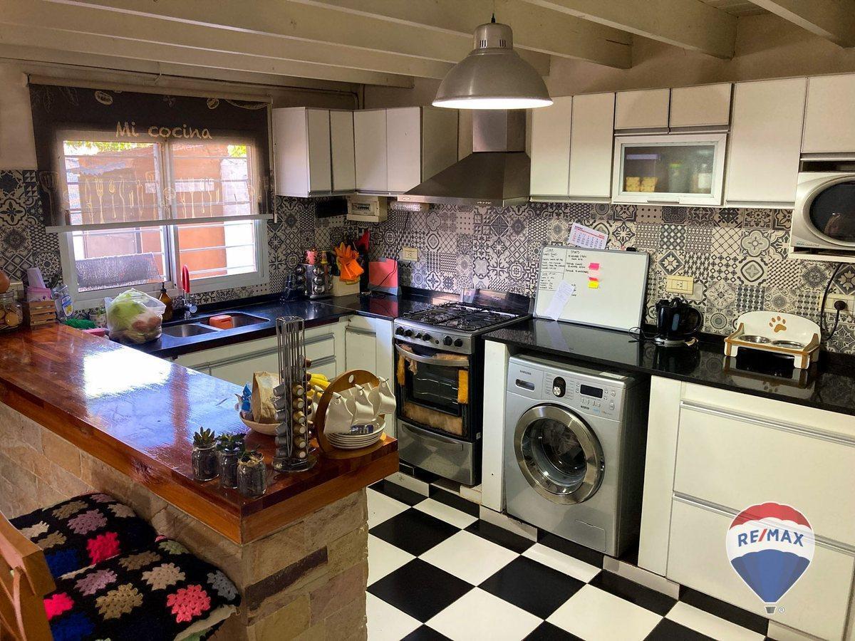 Foto de CASA 4 AMBIENTES EN VENTA EN LA UNION CON PILETA, imagen 2