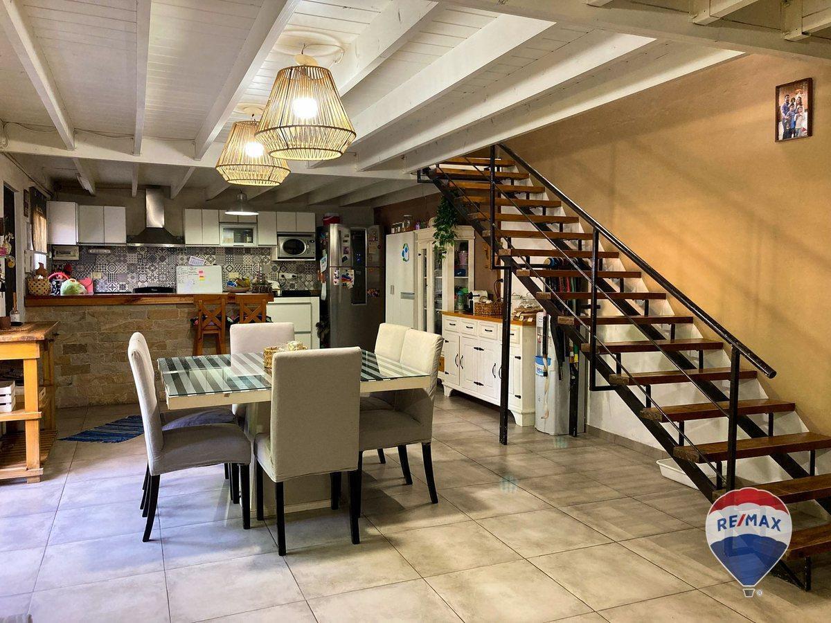 Foto de CASA 4 AMBIENTES EN VENTA EN LA UNION CON PILETA, imagen 1