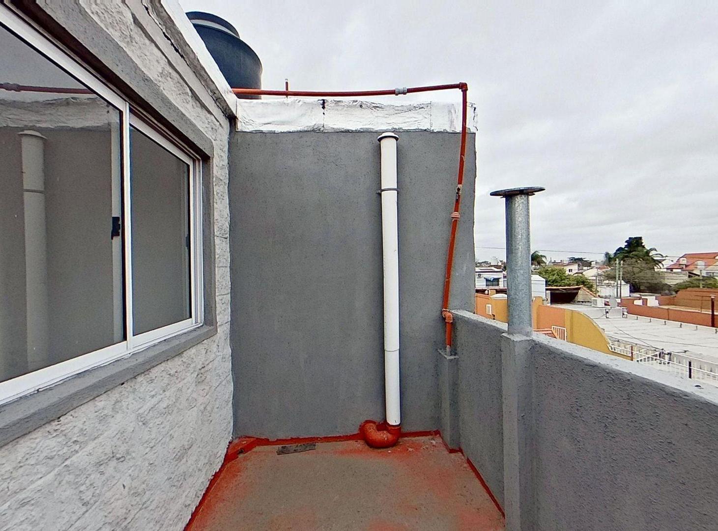 Foto de VENTA DEPTO 2 AMB CON PATIO Y TERRAZA SARANDI, imagen 4