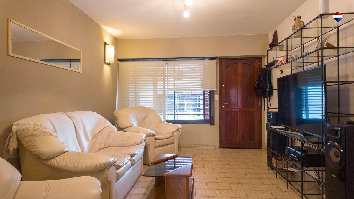 Foto de VENTA CASA 3 AMB C/PARQUE ,COCHERA,QUINCHO BERNAL, imagen 4