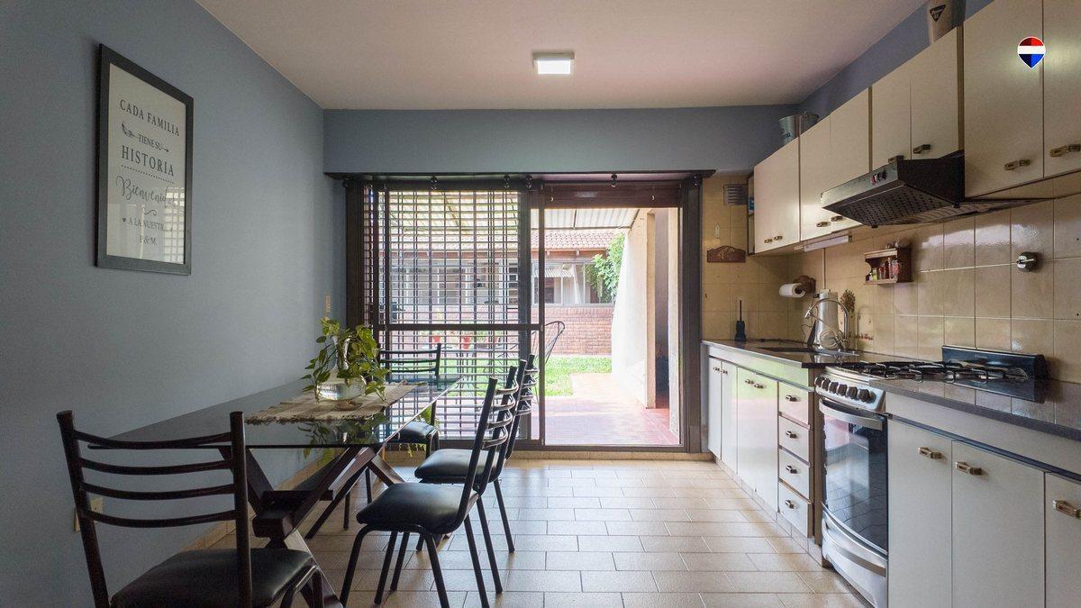Foto de VENTA CASA 3 AMB C/PARQUE ,COCHERA,QUINCHO BERNAL, imagen 2