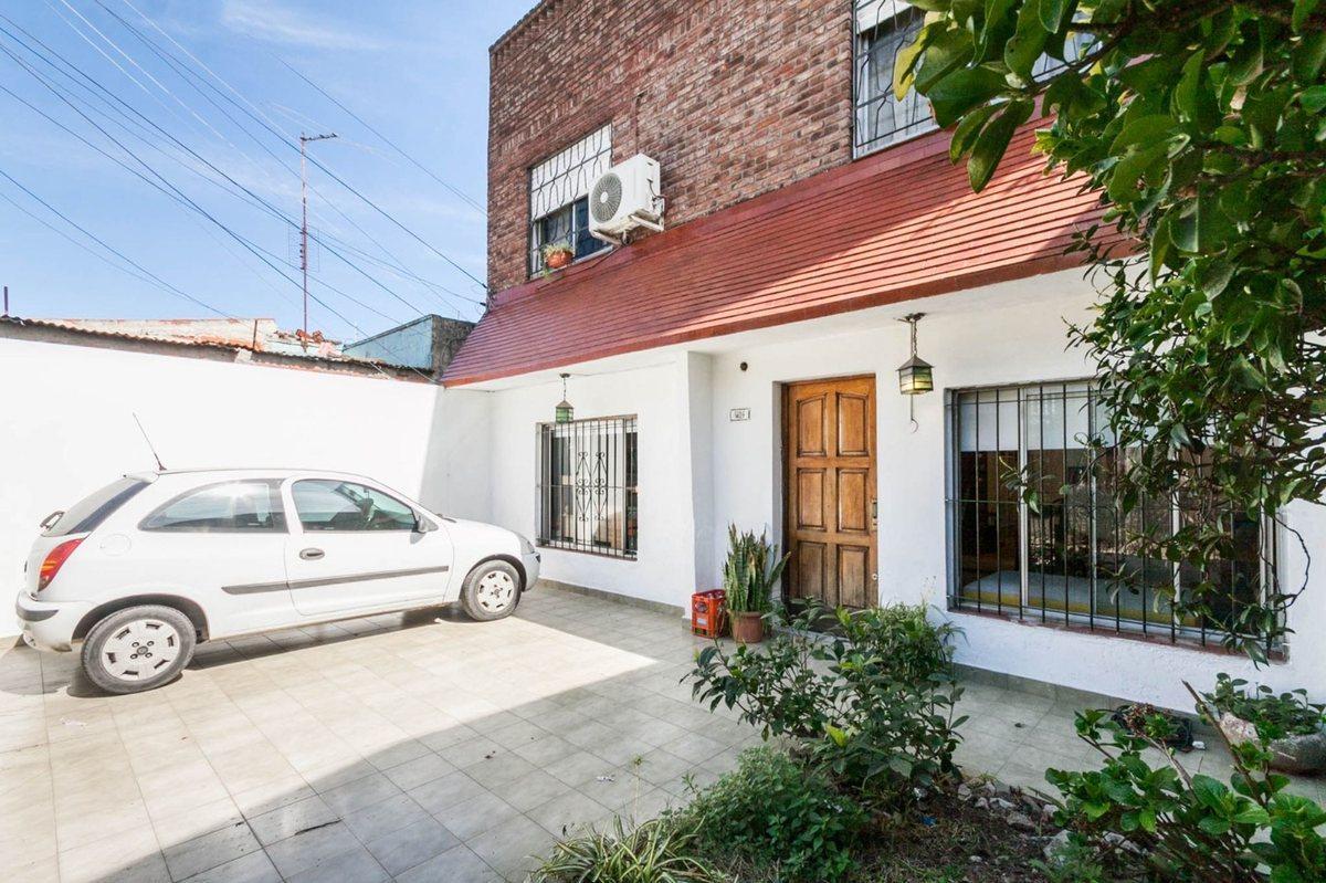 Foto de VENTA CASA MULTIFAMILIAR CON COCHERA LANUS ESTE, imagen 3