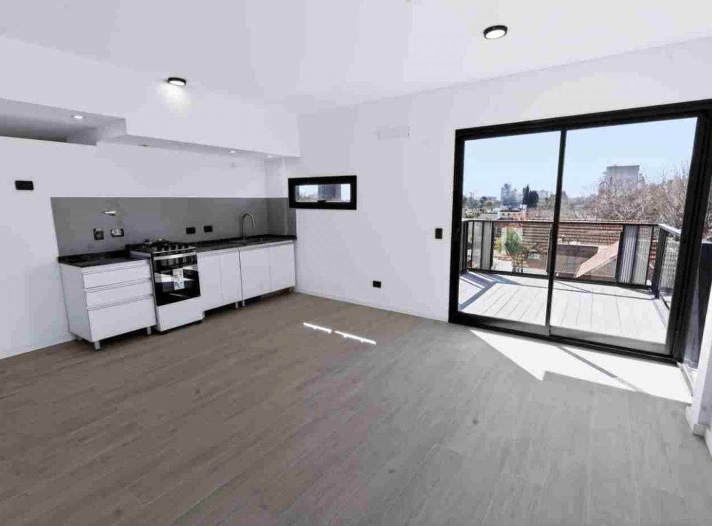 Foto de DEPTO 2 AMBIENTES DOBLE BALCON CON COCHERA QUILMES, imagen 2