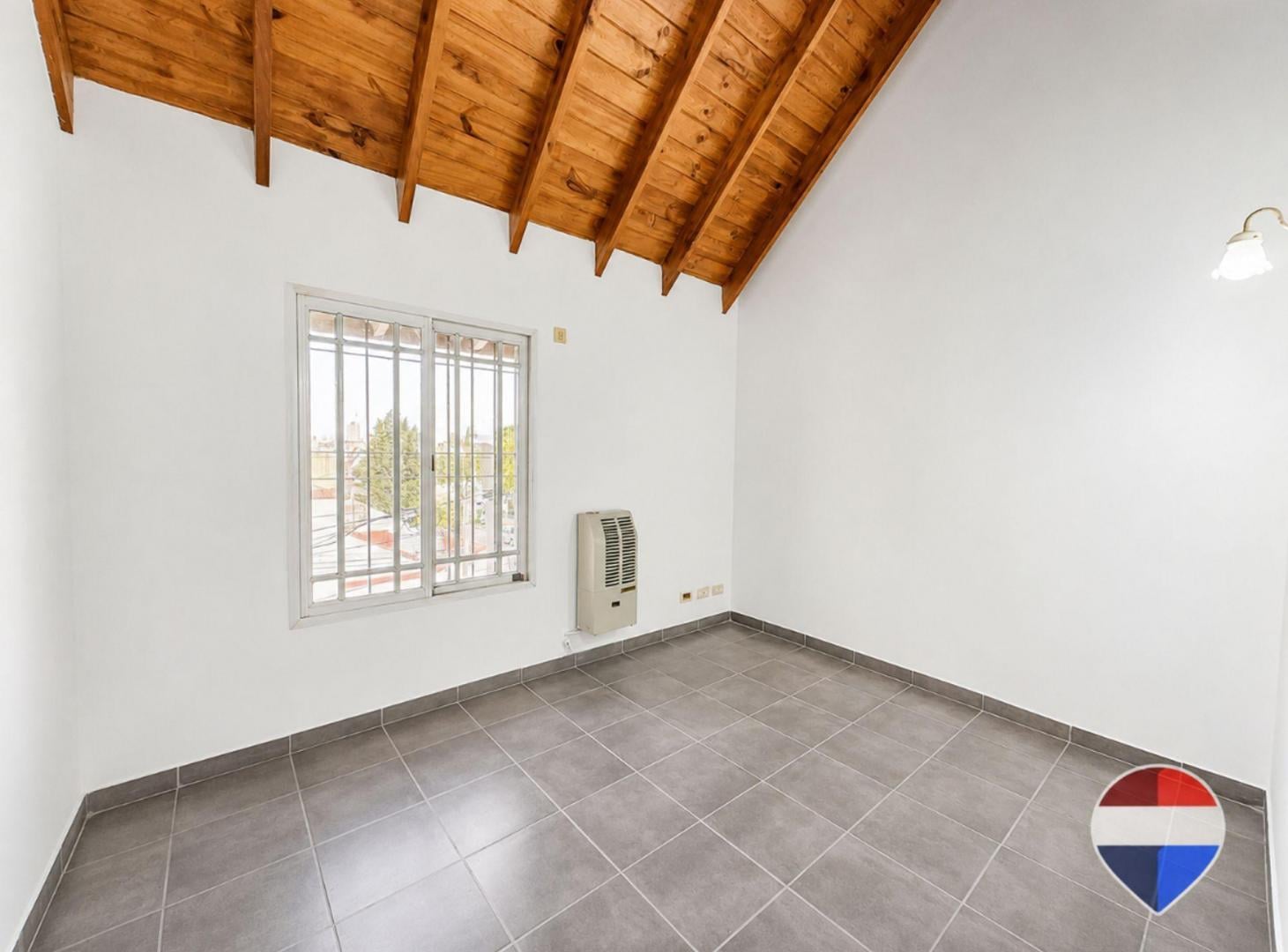 Foto de PH 4 AMBIENTES VENTA PIÑEYRO CON COCHERA Y TERRAZA, imagen 4