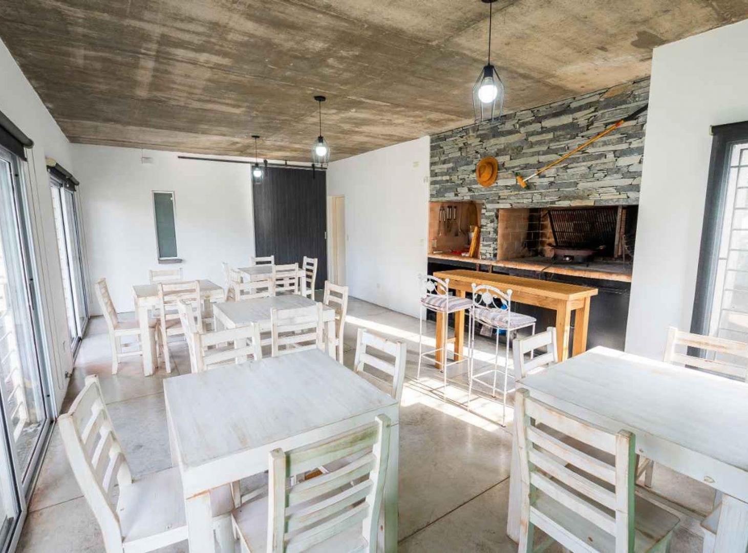 Foto de CASA 4 AMB CON PARQUE Y PILETA EN VENTA, HUDSON, imagen 1