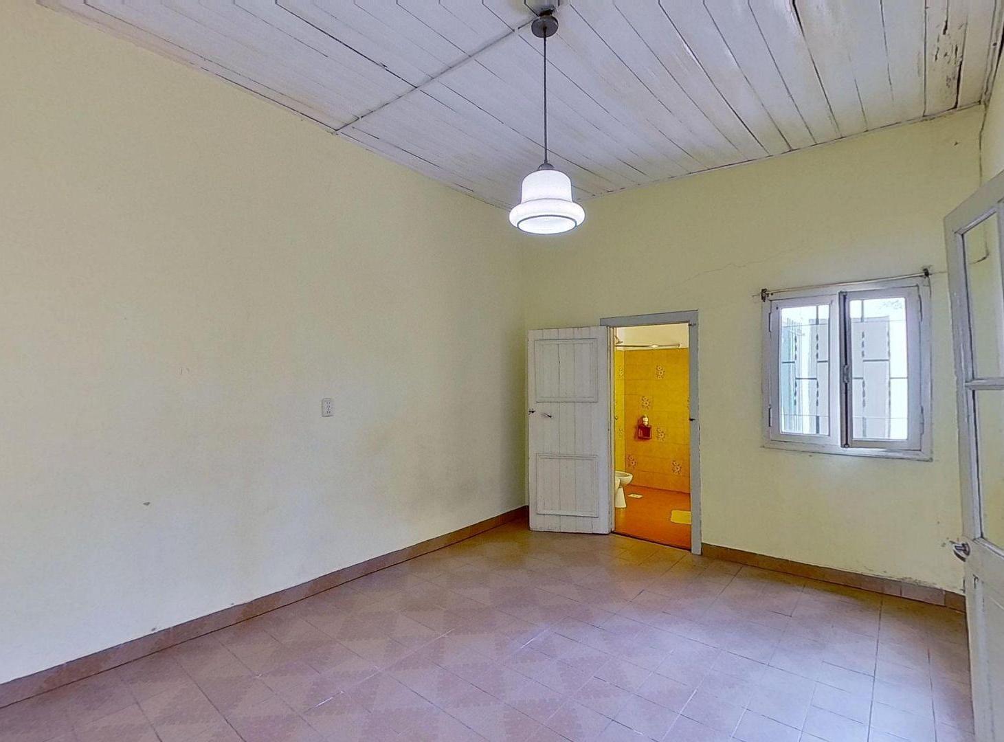 Foto de CASA 3 AMBIENTES EN VENTA EN VALENTIN ALSINA PATIO, imagen 4