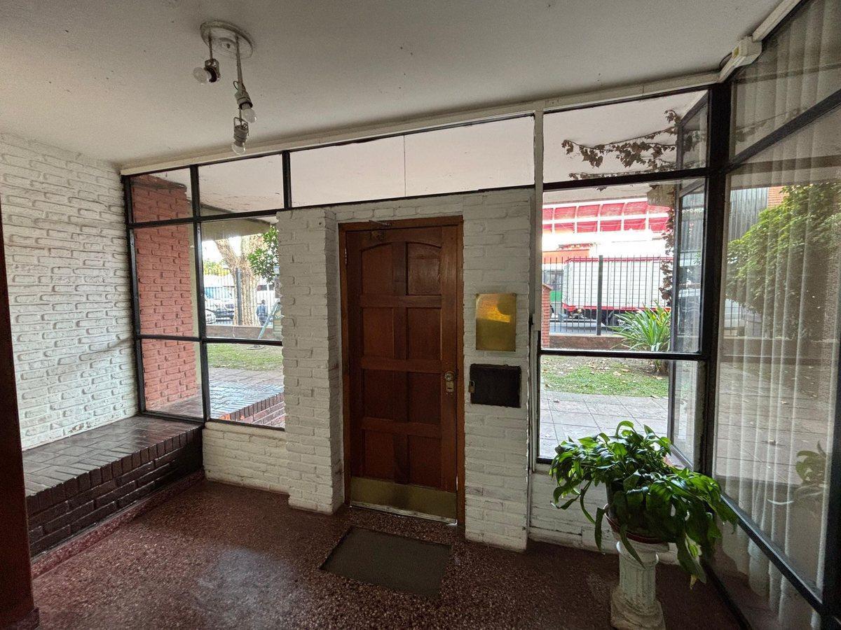 Foto de DEPTO 3 AMB CON COCHERA EN VENTA EN AVELLANEDA, imagen 2