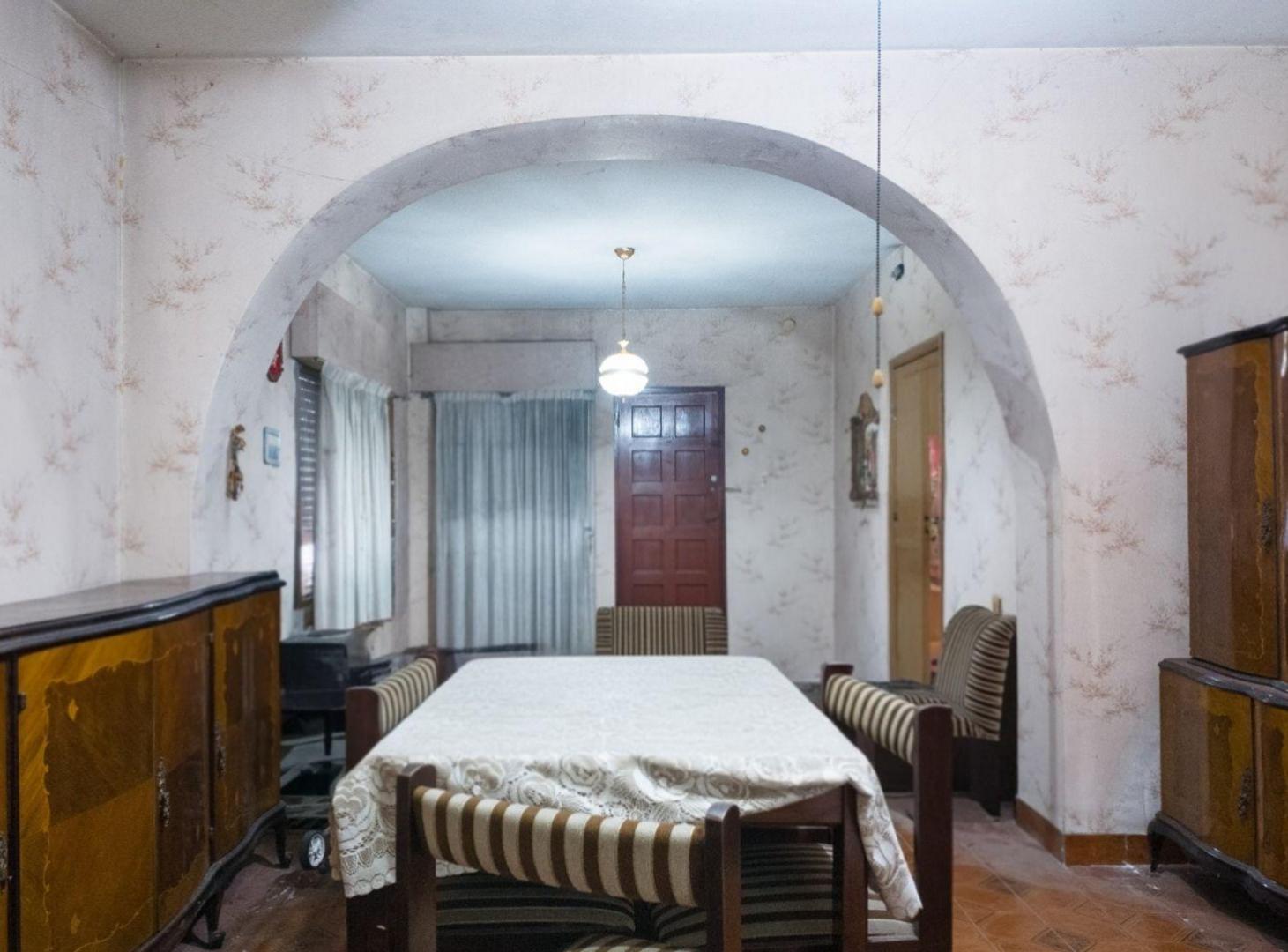 Foto de VENTA CASA 3 AMB COCHERA Y FONDO SARANDI, imagen 2