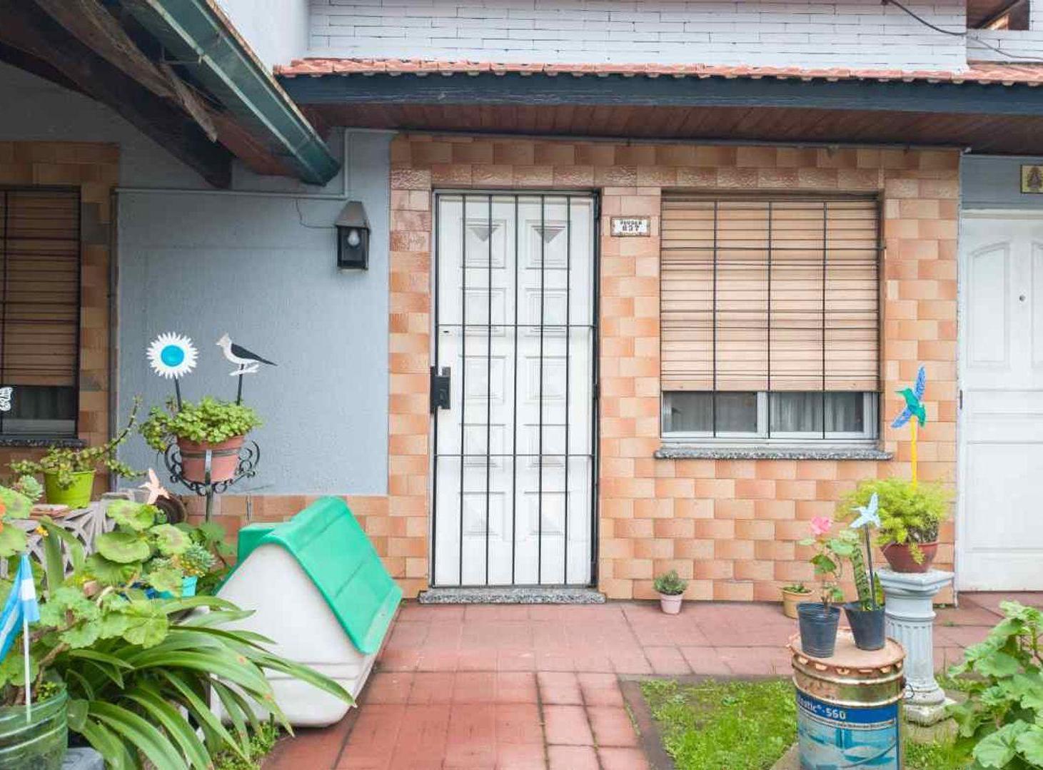 Foto de VENTA CASA 3 AMB COCHERA Y FONDO SARANDI, imagen 4