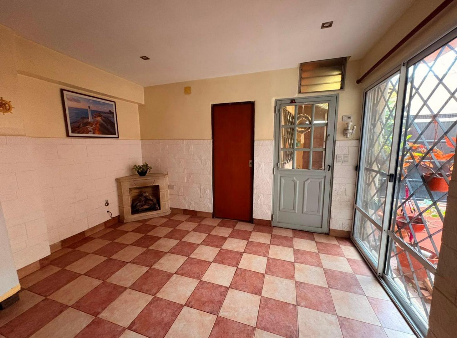 Foto de VENTA DE PH TIPO CASA 3/4AMB Y COCHERA EN PIÑEYRO, imagen 3