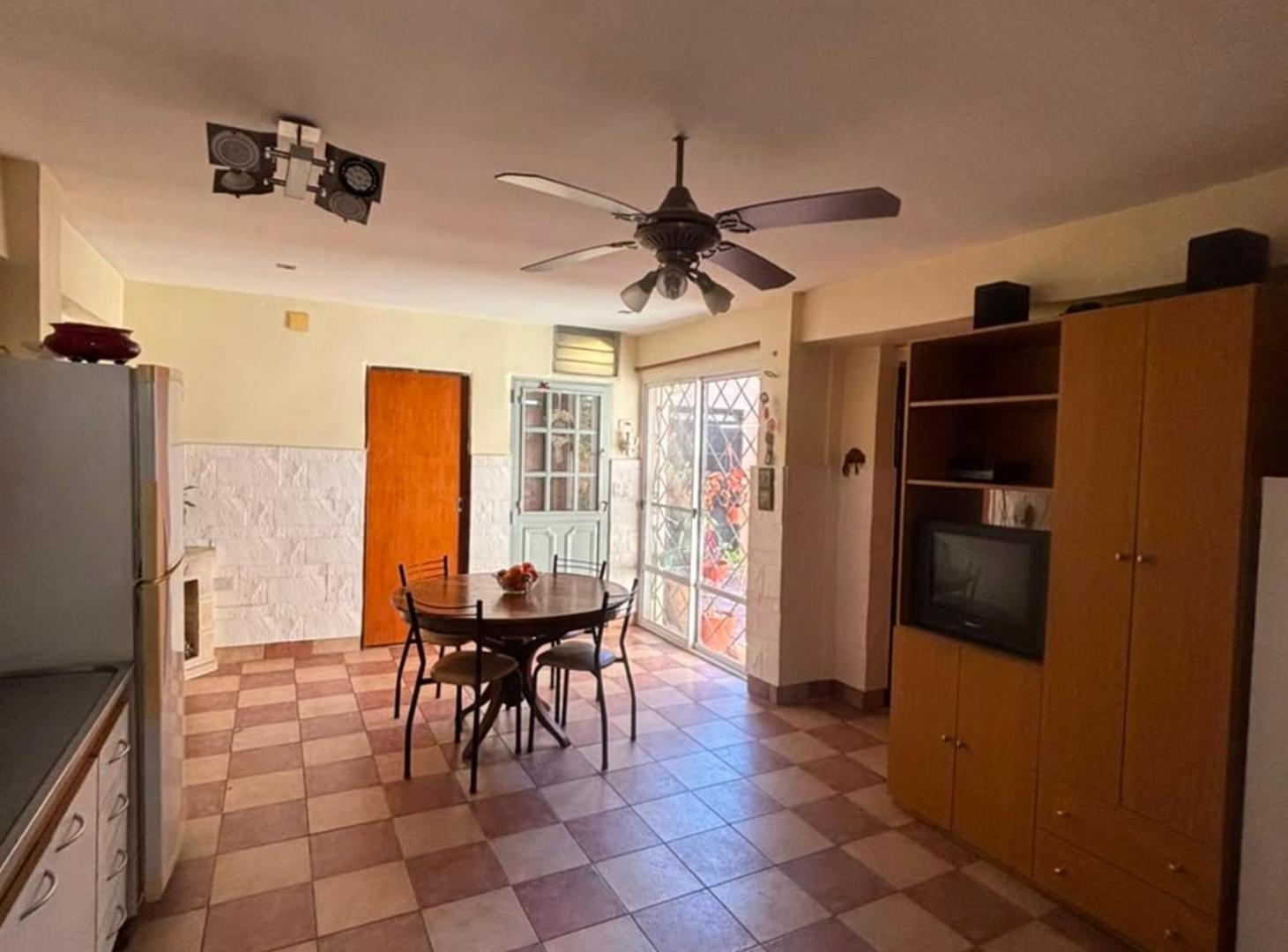 Foto de VENTA DE PH TIPO CASA 3/4AMB Y COCHERA EN PIÑEYRO, imagen 1