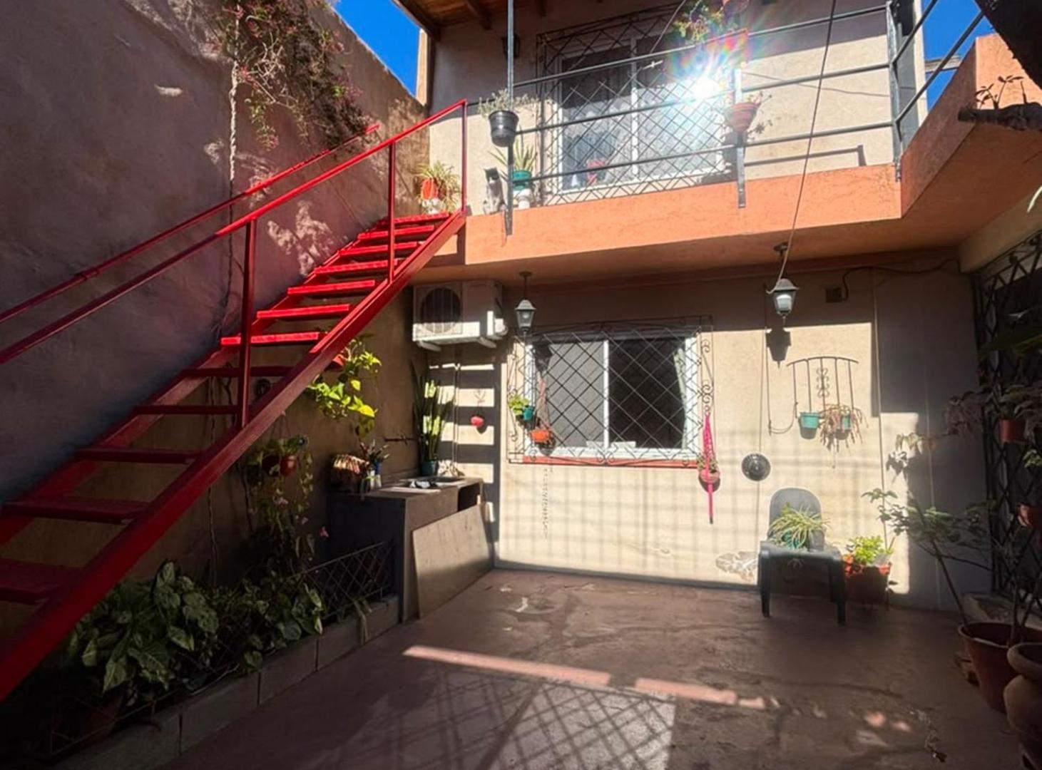 Foto de VENTA DE PH TIPO CASA 3/4AMB Y COCHERA EN PIÑEYRO, imagen 4