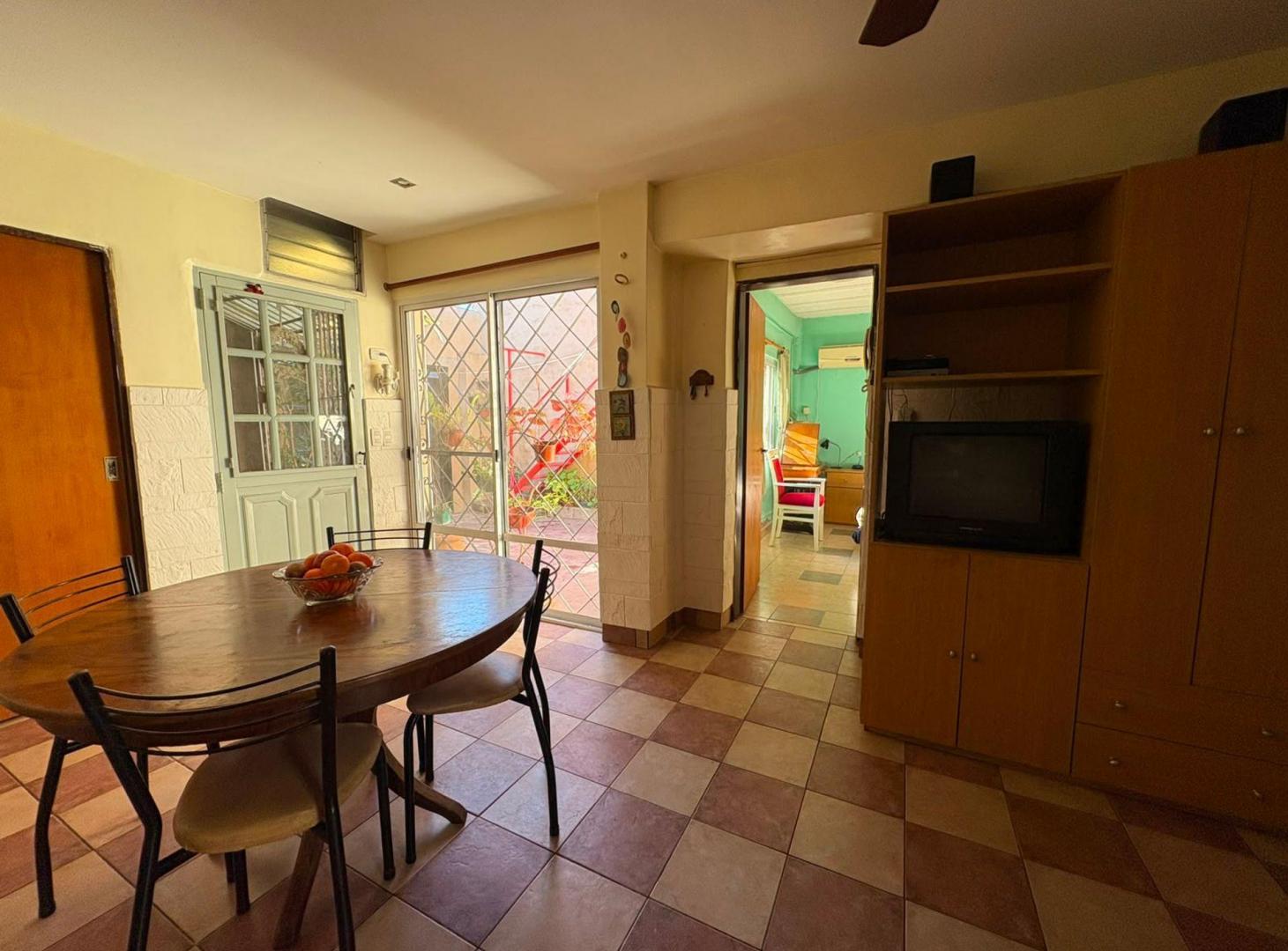 Foto de VENTA DE PH TIPO CASA 3/4AMB Y COCHERA EN PIÑEYRO, imagen 2