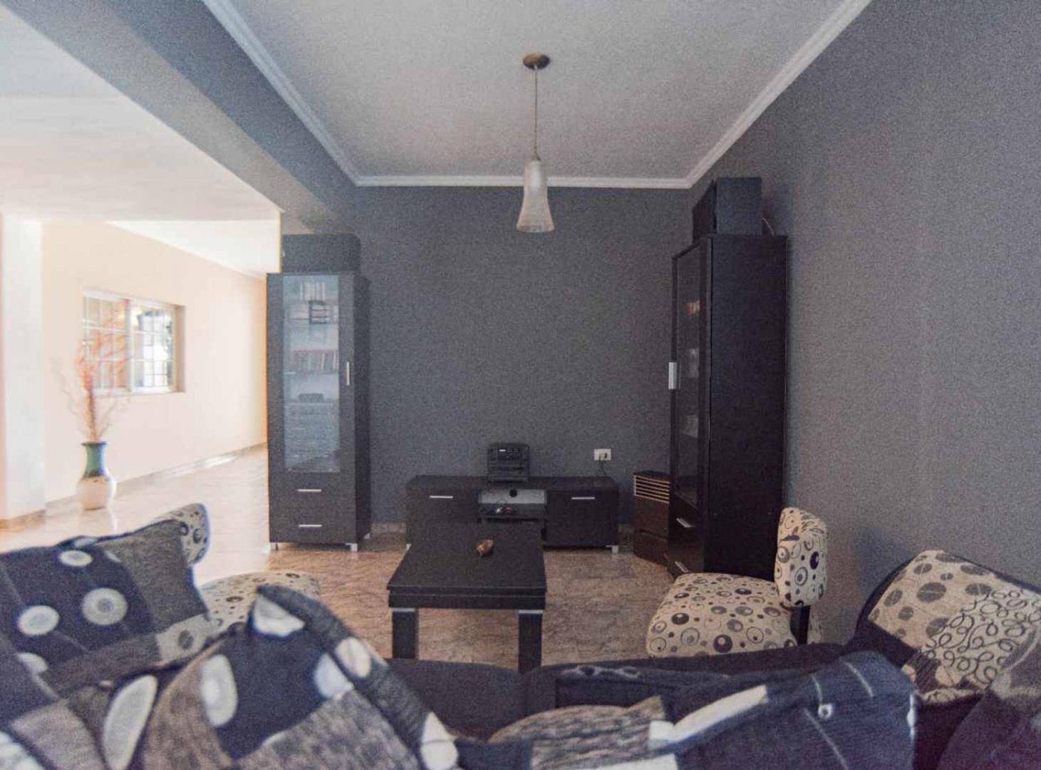 Foto de VENTA CASA 4 AMBIENTES EN LANÚS CON PATIO YCOCHERA, imagen 5