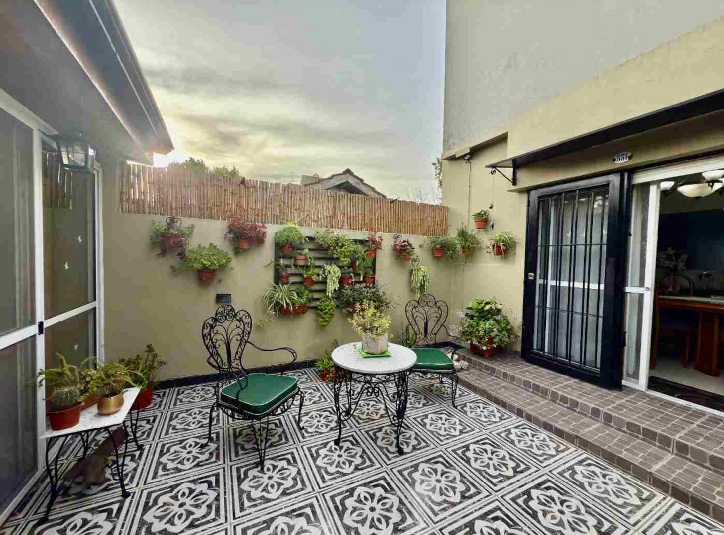 Foto de PH 5 Amb en venta Lomas con Patio y Quincho, imagen 2