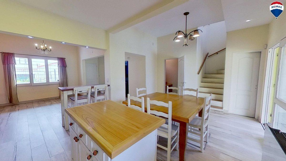 Foto de VENTA CASA 5 AMBIENTES PILETA Y COCHERA QUILMES, imagen 2