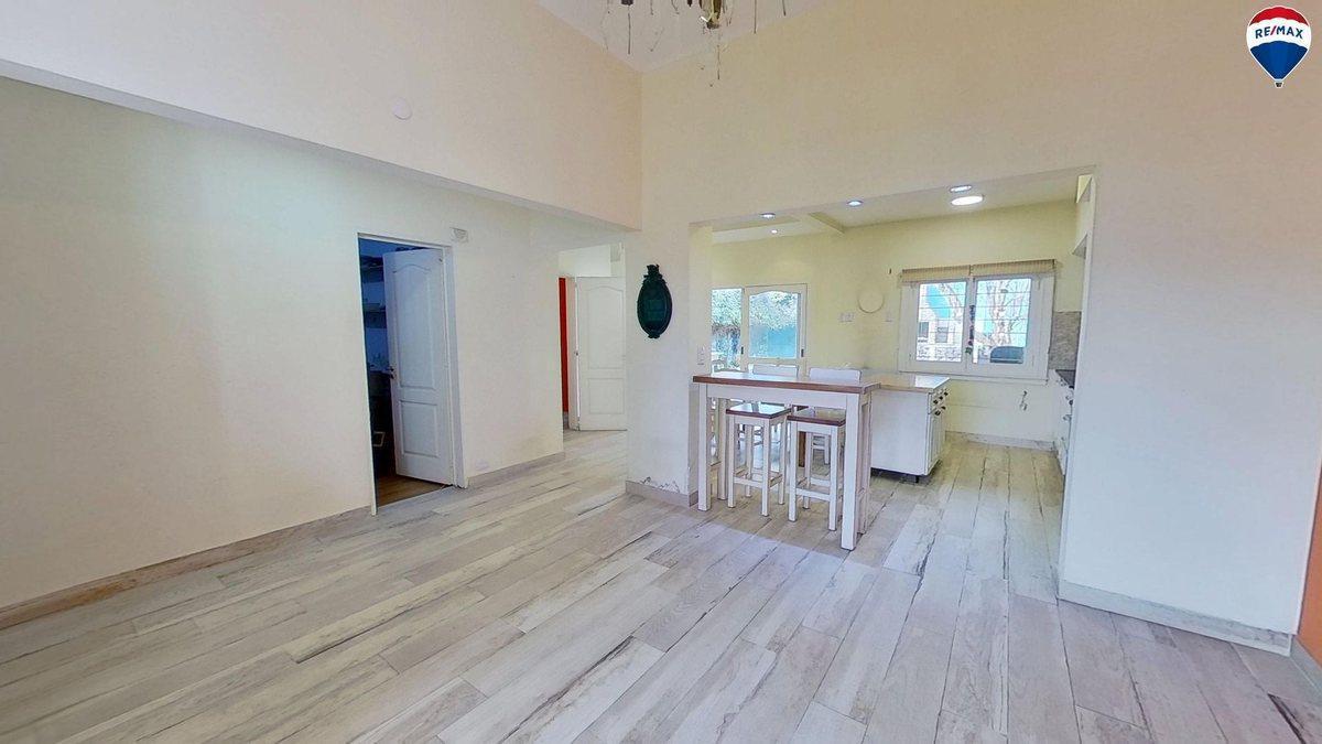Foto de VENTA CASA 5 AMBIENTES PILETA Y COCHERA QUILMES, imagen 1