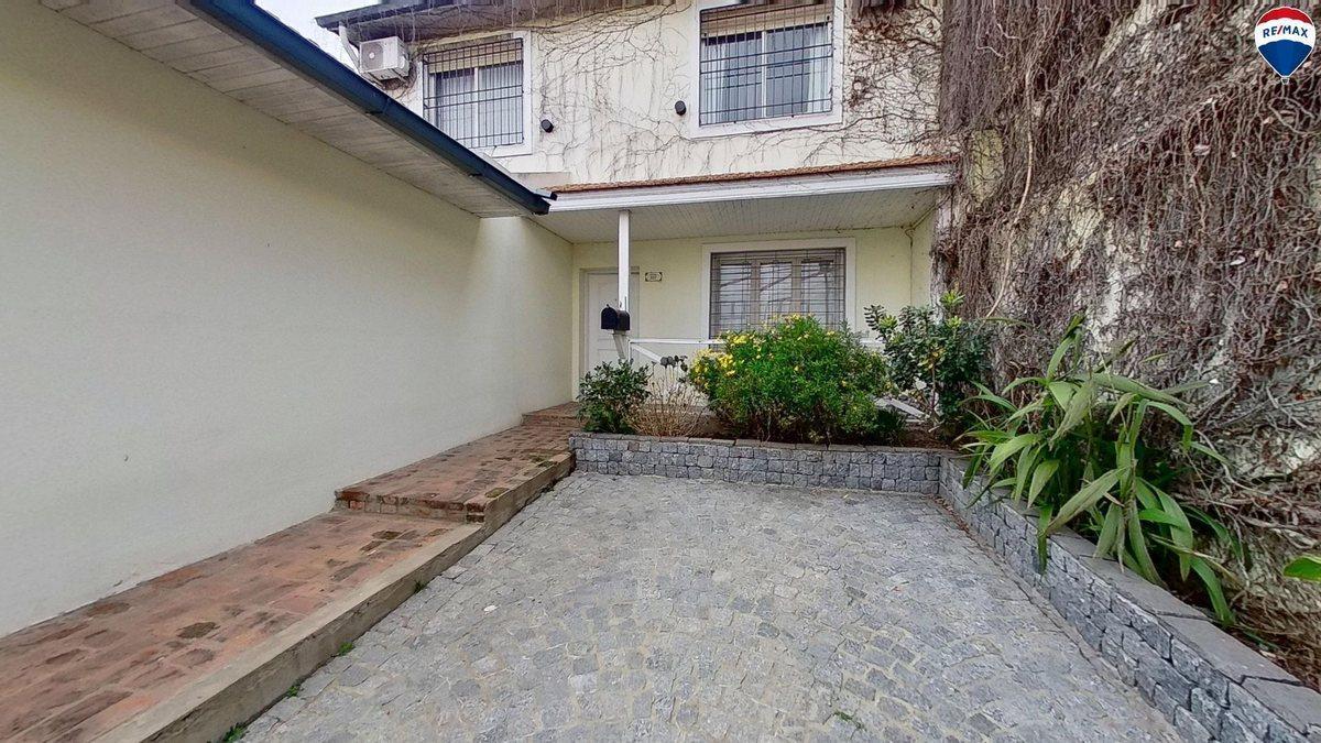 Foto de VENTA CASA 5 AMBIENTES PILETA Y COCHERA QUILMES, imagen 4