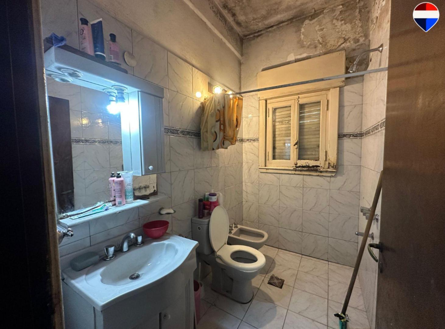 Foto de VENTA PH 5 AMBIENTES COCHERA SARANDI A REFACCIONAR, imagen 1