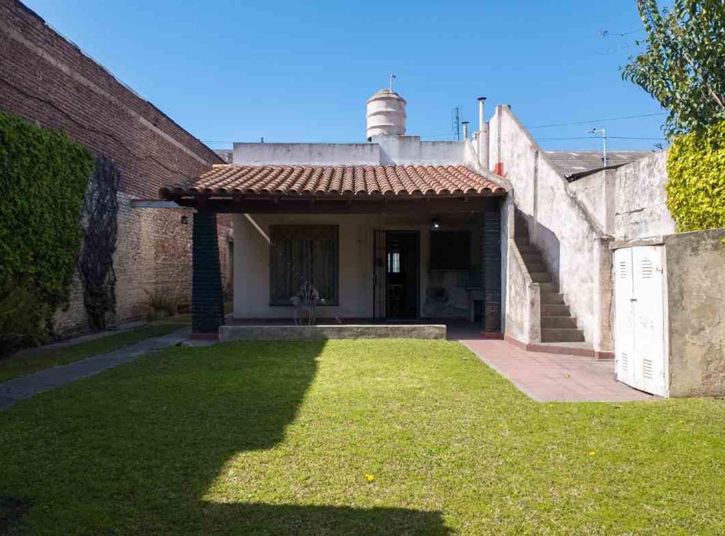 Foto de Venta Casa 3 amb. con fondo libre cochera y terraz, imagen 4