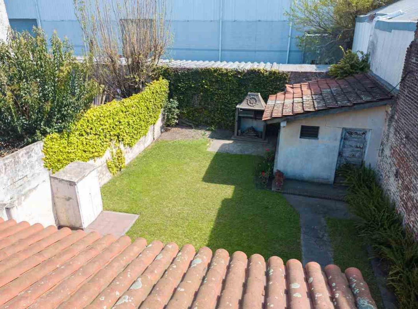Foto de Venta Casa 3 amb. con fondo libre cochera y terraz, imagen 1