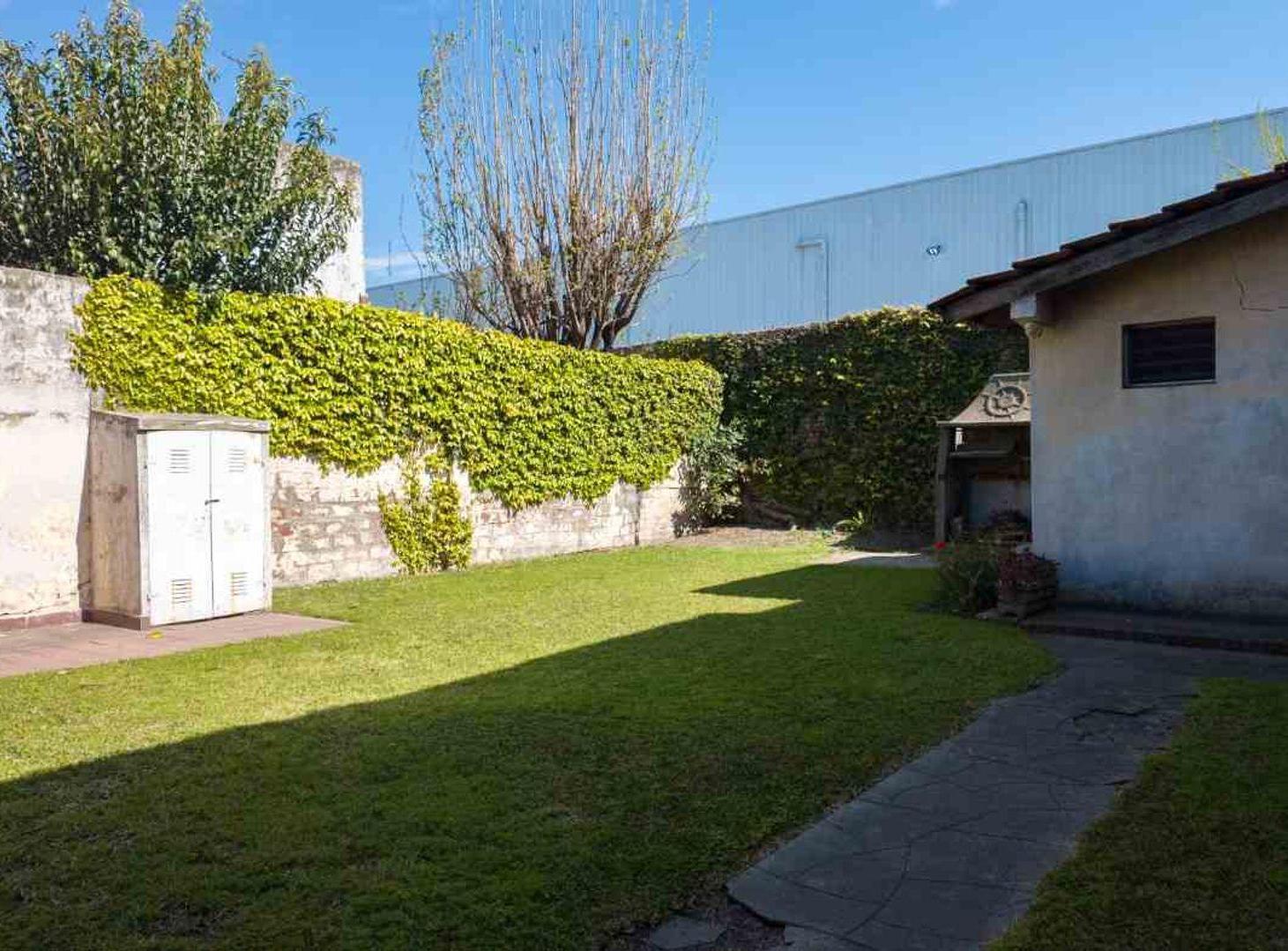 Foto de Venta Casa 3 amb. con fondo libre cochera y terraz, imagen 5