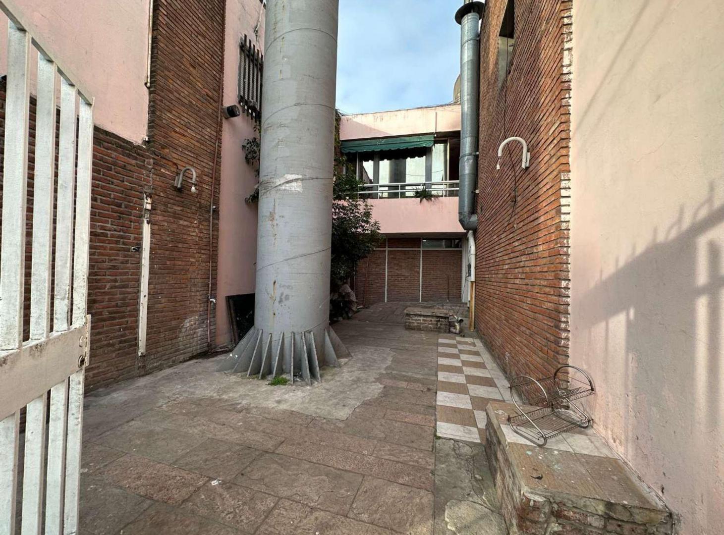 Foto de EDIFICIO EN VENTA EN BLOCK EN LINIERS CON RENTA, imagen 2